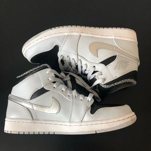 Nike Air Jordan 1 Mid “Pure Platinum”